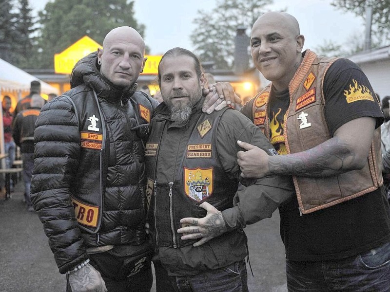 Teil der Führungsriege der Bandidos Oberhausen. Oberhausener Bandidos vom Chapter El Centro weihen ihr neues Clubheim in Sterkrade mit mehreren hundert Rockern ein.