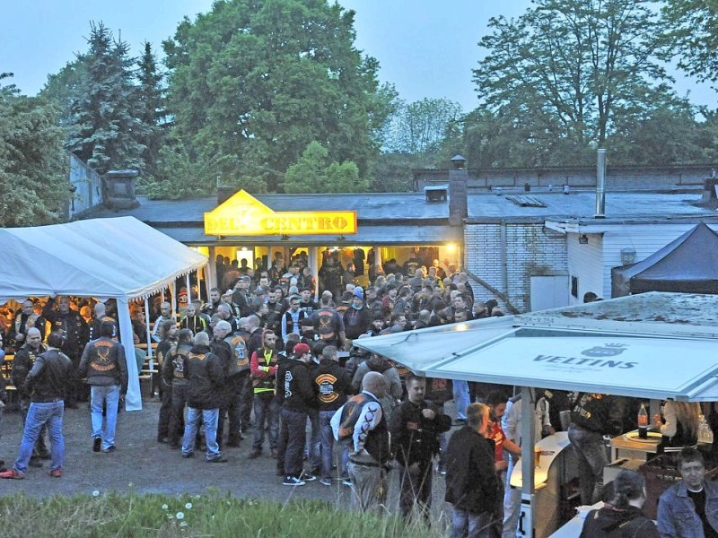 Oberhausener Bandidos vom Chapter El Centro weihen ihr neues Clubheim in Sterkrade mit mehreren hundert Rockern ein.