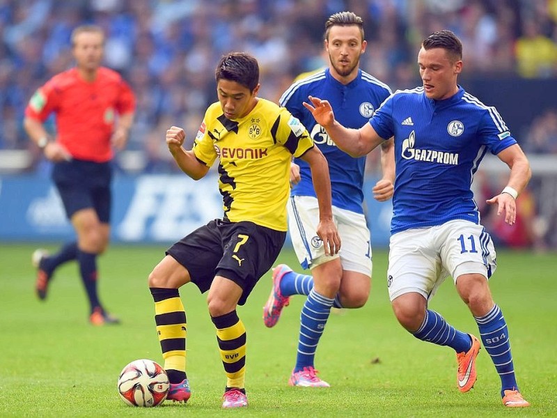 Im 145. Revierderby zwischen Schalke 04 und Borussia Dortmund gingen die Schalker schon früh in der ersten Hälfte in Führung. Es trafen Joel Matip und Eric-Maxim Choupou-Moting. Der Anschlusstreffer von BVB-Stürmer Pierre-Emerick Aubameyang reichte für die Borussia nicht, um das Spiel zu drehen.