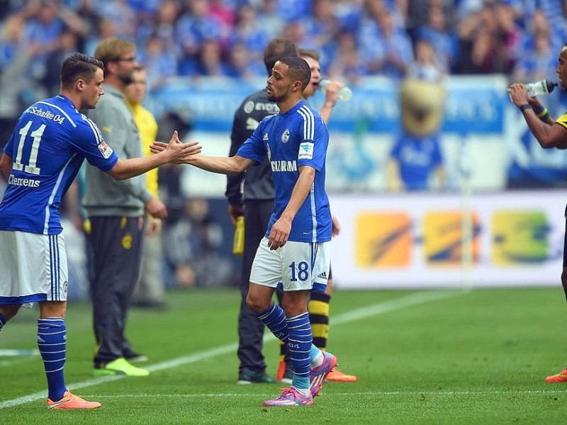 Im 145. Revierderby zwischen Schalke 04 und Borussia Dortmund gingen die Schalker schon früh in der ersten Hälfte in Führung. Es trafen Joel Matip und Eric-Maxim Choupou-Moting. Der Anschlusstreffer von BVB-Stürmer Pierre-Emerick Aubameyang reichte für die Borussia nicht, um das Spiel zu drehen.