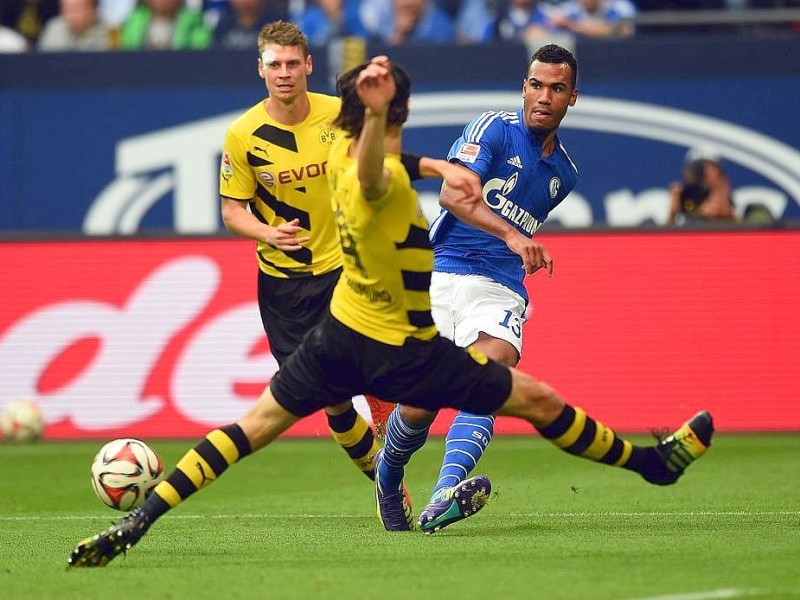 Im 145. Revierderby zwischen Schalke 04 und Borussia Dortmund gingen die Schalker schon früh in der ersten Hälfte in Führung. Es trafen Joel Matip und Eric-Maxim Choupou-Moting. Der Anschlusstreffer von BVB-Stürmer Pierre-Emerick Aubameyang reichte für die Borussia nicht, um das Spiel zu drehen.