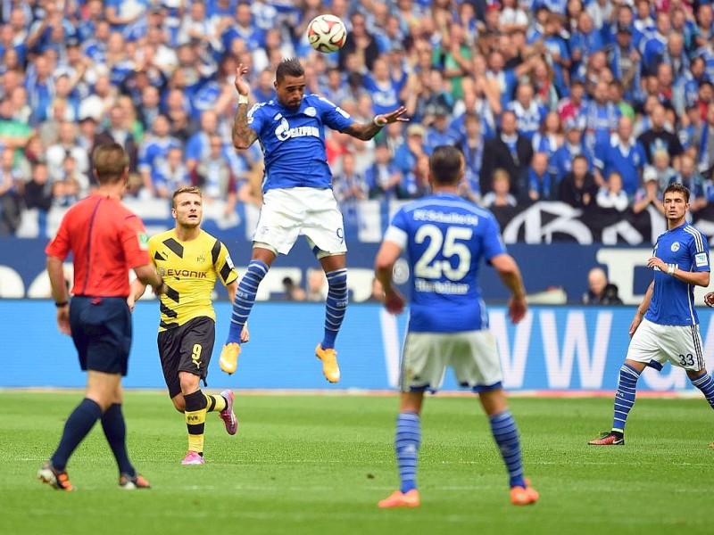 Im 145. Revierderby zwischen Schalke 04 und Borussia Dortmund gingen die Schalker schon früh in der ersten Hälfte in Führung. Es trafen Joel Matip und Eric-Maxim Choupou-Moting. Der Anschlusstreffer von BVB-Stürmer Pierre-Emerick Aubameyang reichte für die Borussia nicht, um das Spiel zu drehen.