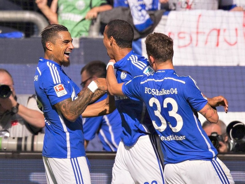 Im 145. Revierderby zwischen Schalke 04 und Borussia Dortmund gingen die Schalker schon früh in der ersten Hälfte in Führung. Es trafen Joel Matip und Eric-Maxim Choupou-Moting. Der Anschlusstreffer von BVB-Stürmer Pierre-Emerick Aubameyang reichte für die Borussia nicht, um das Spiel zu drehen.