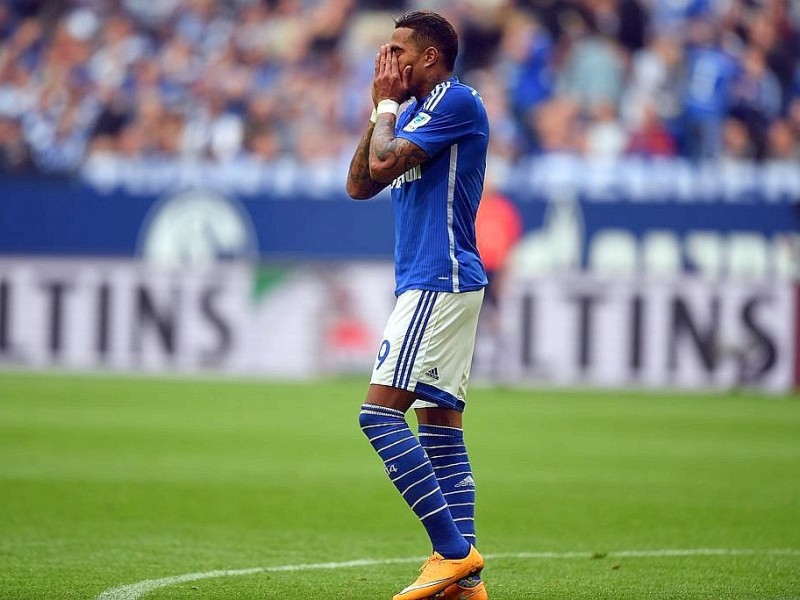 Im 145. Revierderby zwischen Schalke 04 und Borussia Dortmund gingen die Schalker schon früh in der ersten Hälfte in Führung. Es trafen Joel Matip und Eric-Maxim Choupou-Moting. Der Anschlusstreffer von BVB-Stürmer Pierre-Emerick Aubameyang reichte für die Borussia nicht, um das Spiel zu drehen.