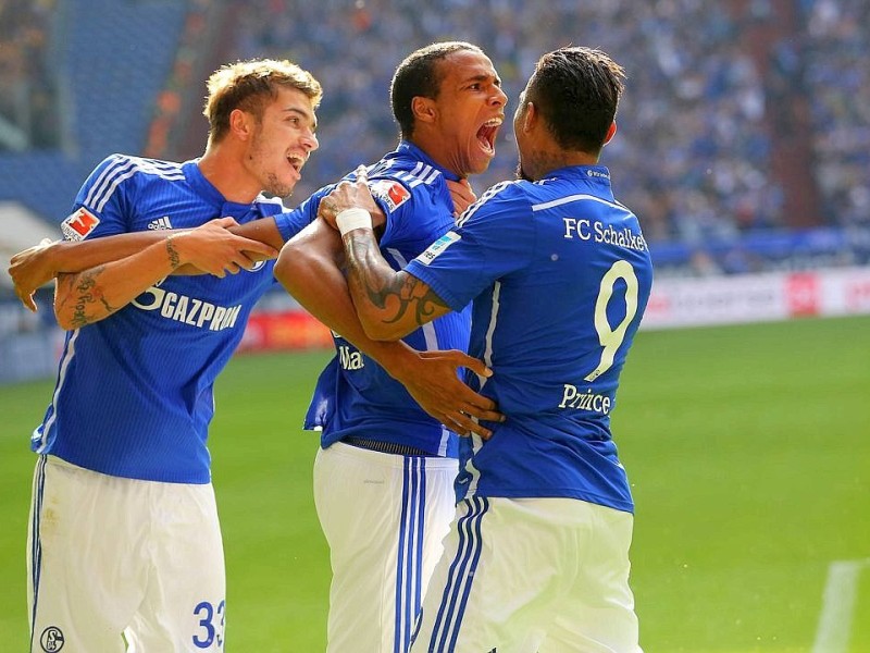 Im 145. Revierderby zwischen Schalke 04 und Borussia Dortmund gingen die Schalker schon früh in der ersten Hälfte in Führung. Es trafen Joel Matip und Eric-Maxim Choupou-Moting. Der Anschlusstreffer von BVB-Stürmer Pierre-Emerick Aubameyang reichte für die Borussia nicht, um das Spiel zu drehen.