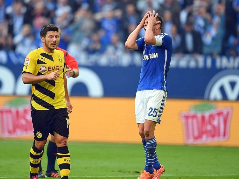 Im 145. Revierderby zwischen Schalke 04 und Borussia Dortmund gingen die Schalker schon früh in der ersten Hälfte in Führung. Es trafen Joel Matip und Eric-Maxim Choupou-Moting. Der Anschlusstreffer von BVB-Stürmer Pierre-Emerick Aubameyang reichte für die Borussia nicht, um das Spiel zu drehen.