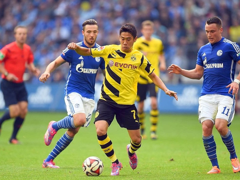 Im 145. Revierderby zwischen Schalke 04 und Borussia Dortmund gingen die Schalker schon früh in der ersten Hälfte in Führung. Es trafen Joel Matip und Eric-Maxim Choupou-Moting. Der Anschlusstreffer von BVB-Stürmer Pierre-Emerick Aubameyang reichte für die Borussia nicht, um das Spiel zu drehen.