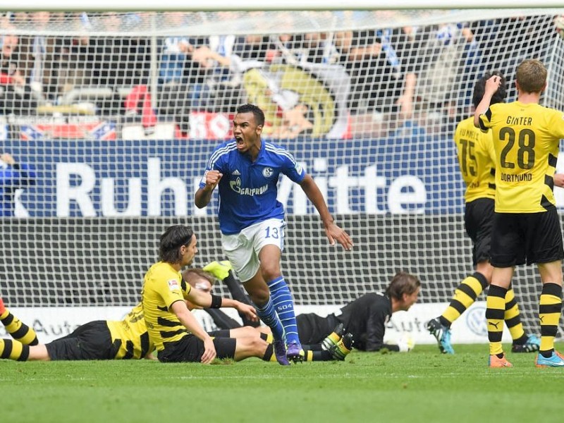 Im 145. Revierderby zwischen Schalke 04 und Borussia Dortmund gingen die Schalker schon früh in der ersten Hälfte in Führung. Es trafen Joel Matip und Eric-Maxim Choupou-Moting. Der Anschlusstreffer von BVB-Stürmer Pierre-Emerick Aubameyang reichte für die Borussia nicht, um das Spiel zu drehen.