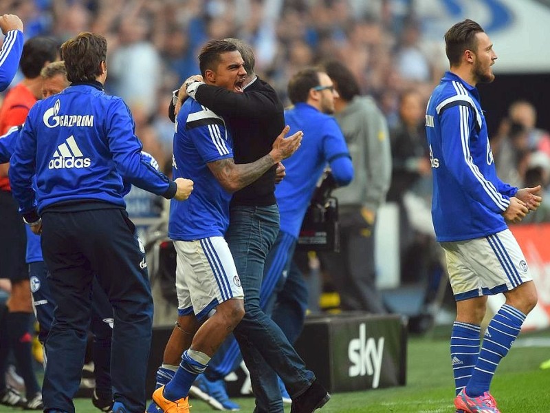 Im 145. Revierderby zwischen Schalke 04 und Borussia Dortmund gingen die Schalker schon früh in der ersten Hälfte in Führung. Es trafen Joel Matip und Eric-Maxim Choupou-Moting. Der Anschlusstreffer von BVB-Stürmer Pierre-Emerick Aubameyang reichte für die Borussia nicht, um das Spiel zu drehen.