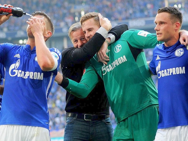 Im 145. Revierderby zwischen Schalke 04 und Borussia Dortmund gingen die Schalker schon früh in der ersten Hälfte in Führung. Es trafen Joel Matip und Eric-Maxim Choupou-Moting. Der Anschlusstreffer von BVB-Stürmer Pierre-Emerick Aubameyang reichte für die Borussia nicht, um das Spiel zu drehen.