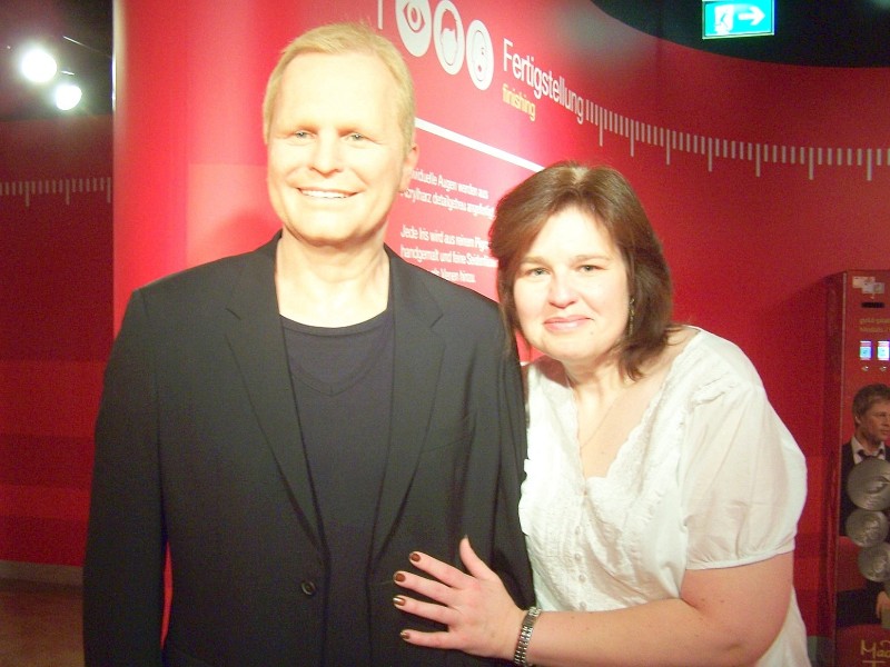 Beate Gillmann: 2012 besuchte ich das Madame-Tussauds-Wachsfigurenkabinett und ließ mich von meiner Tochter neben Herbert Grönemeyer ablichten. Diese fing an zu lachen und meinte: ,Weißt du noch - während meiner Fahrstunde?' Ich: ;Was denn?' Meine Tochter: ,Na als mir mein Fahrelehrer sagte, ich wende gerade in Hebert Grönemeyers Einfahrt.' Wir haben köstlich gelacht und uns gefragt, ob er wohl was dagegen gehabt hätte.