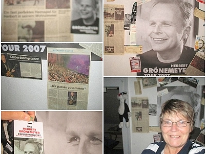 Petra Schmitfranz: Auf einer Reise durch Norwegen lernte ich eine Frau aus Berlin kennen. Als sie hörte, dass ich aus Bochum komme, gab es nur noch ein Thema: Grönemeyer. Da wir beide große Fans sind, beschlossen wir, mal ein Konzert gemeinsam zu besuchen. Leider ist es dazu bisher noch nicht gekommen. Das Foto zeigt mich vor meiner Erinnerungswand an diverse Herbie-Auftritte.