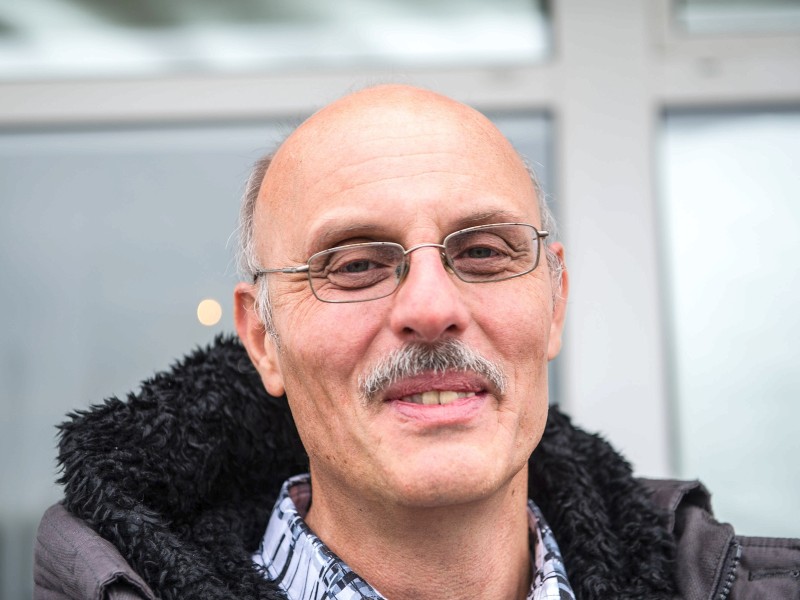 Opel-Arbeiter Ingo Ponthöfer verlässt nach seiner letzten Schicht das Opel-Werk.