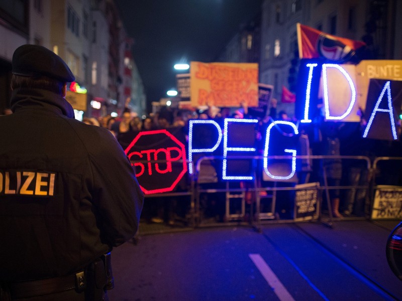 Licht aus für Pegida – Licht an für den Protest für ein tolerantes Deutschland: ...