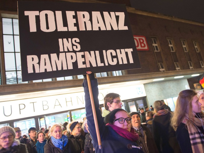 In Düsseldorf haben am Montagabend (12.1.) mehr als 5000 Gegner...