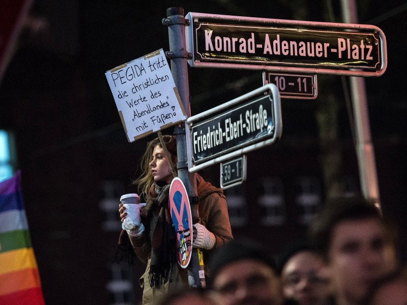 ... der Anti-Islam-Bewegung Pegida und dessen lokalem Ableger Dügida...