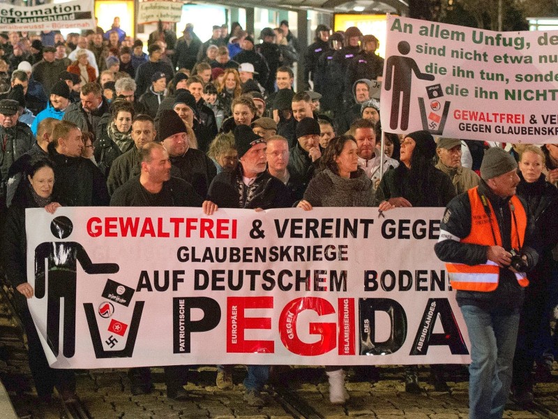 ...25.000 Pegida-Unterstützern gegenüber. Allerdings waren am Samstag schon...