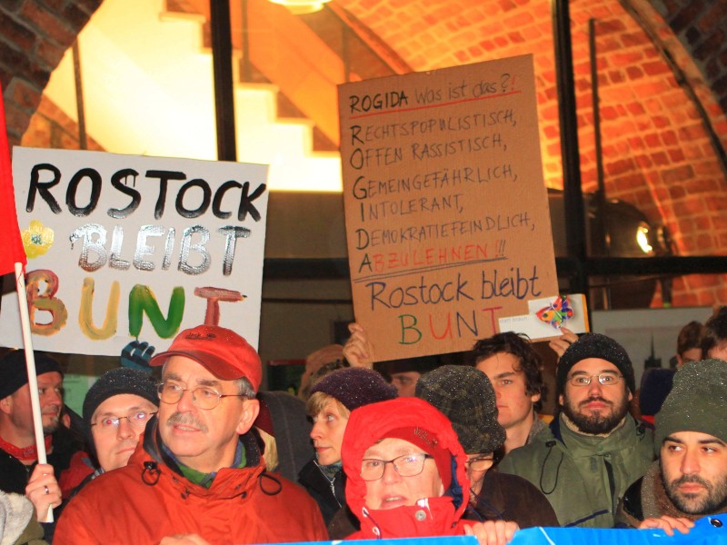 In Rostock demonstrierten 2000 Pegida-Gegner. Die Pegida-Demo selbst wurde abgesagt.