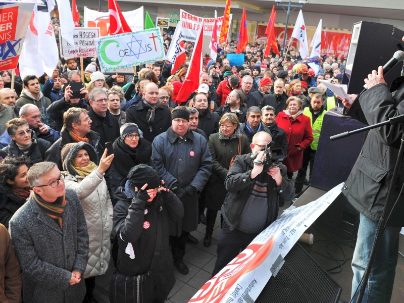 Dort sprach auch Oberbürgermeister Reinhard Paß und warb für Toleranz und Offenheit. Foto: Ulrich von Born