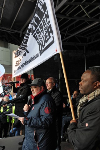Menschen unterschiedlichster Herkunft kamen zu der Demo zusammen, zu der das Bündnis Essen stellt sich quer aufgerufen hatte. Foto: Ulrich von Born