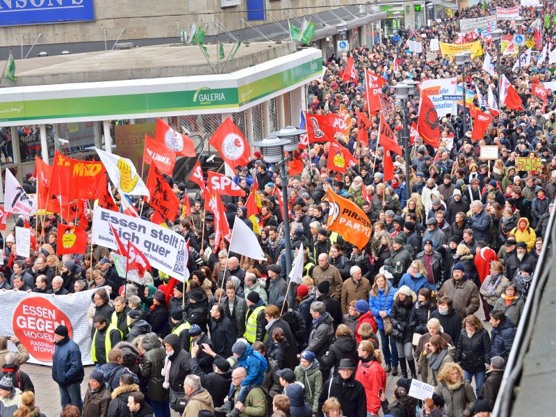Einige tausend Menschen, so die Einschätzung der Polizei, kamen zur Demo und anschließenden Kundgebung auf dem Willy-Brandt-Platz zusammen. Foto: Ulrich von Born