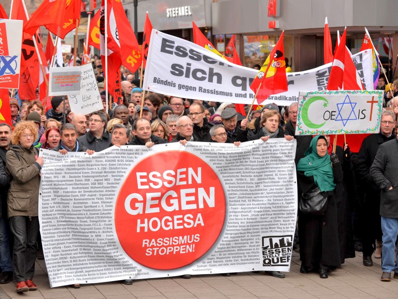 Einige tausend Menschen, so die Einschätzung der Polizei, kamen zur Demo und anschließenden Kundgebung auf dem Willy-Brandt-Platz zusammen. Foto: Ulrich von Born