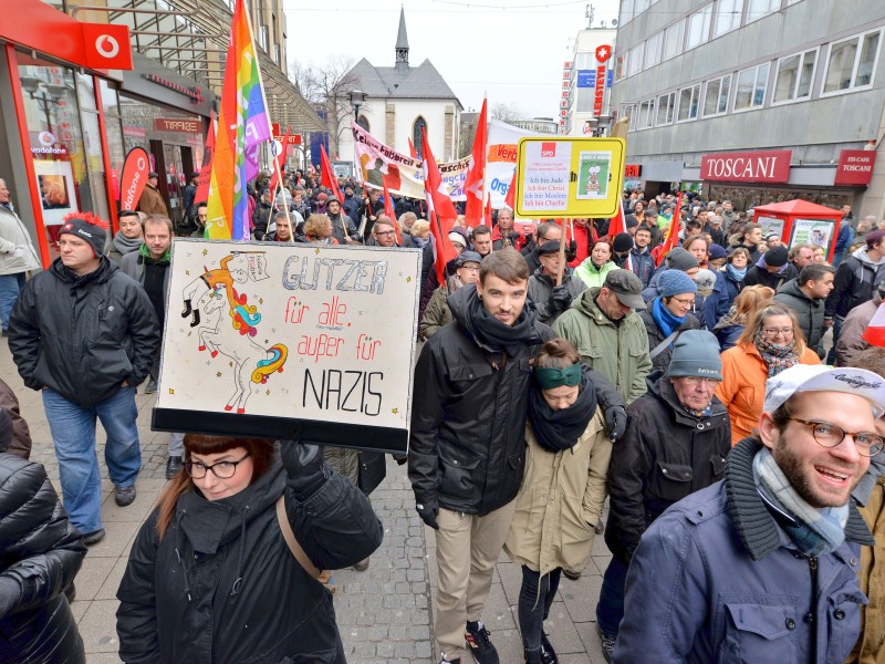 Einige tausend Menschen, so die Einschätzung der Polizei, kamen zur Demo und anschließenden Kundgebung auf dem Willy-Brandt-Platz zusammen. Foto: Ulrich von Born