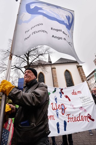Einige tausend Menschen, so die Einschätzung der Polizei, kamen zur Demo und anschließenden Kundgebung auf dem Willy-Brandt-Platz zusammen. Foto: Ulrich von Born
