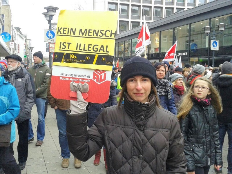Einige tausend Menschen, so die Einschätzung der Polizei, kamen zur Demo und anschließenden Kundgebung auf dem Willy-Brandt-Platz zusammen. Foto: Ulrich von Born