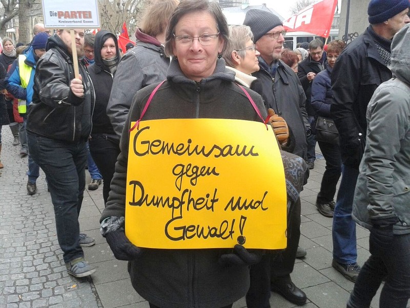 Einige tausend Menschen, so die Einschätzung der Polizei, kamen zur Demo und anschließenden Kundgebung auf dem Willy-Brandt-Platz zusammen. Foto: Ulrich von Born