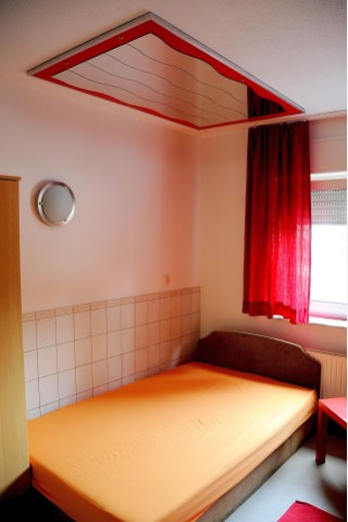 Die Betreiber eines Bordells an der Flasshofstraße in Oberhausen laden zu einer Besichtigung ein.Foto: Gerd Wallhorn/WAZ FotoPool