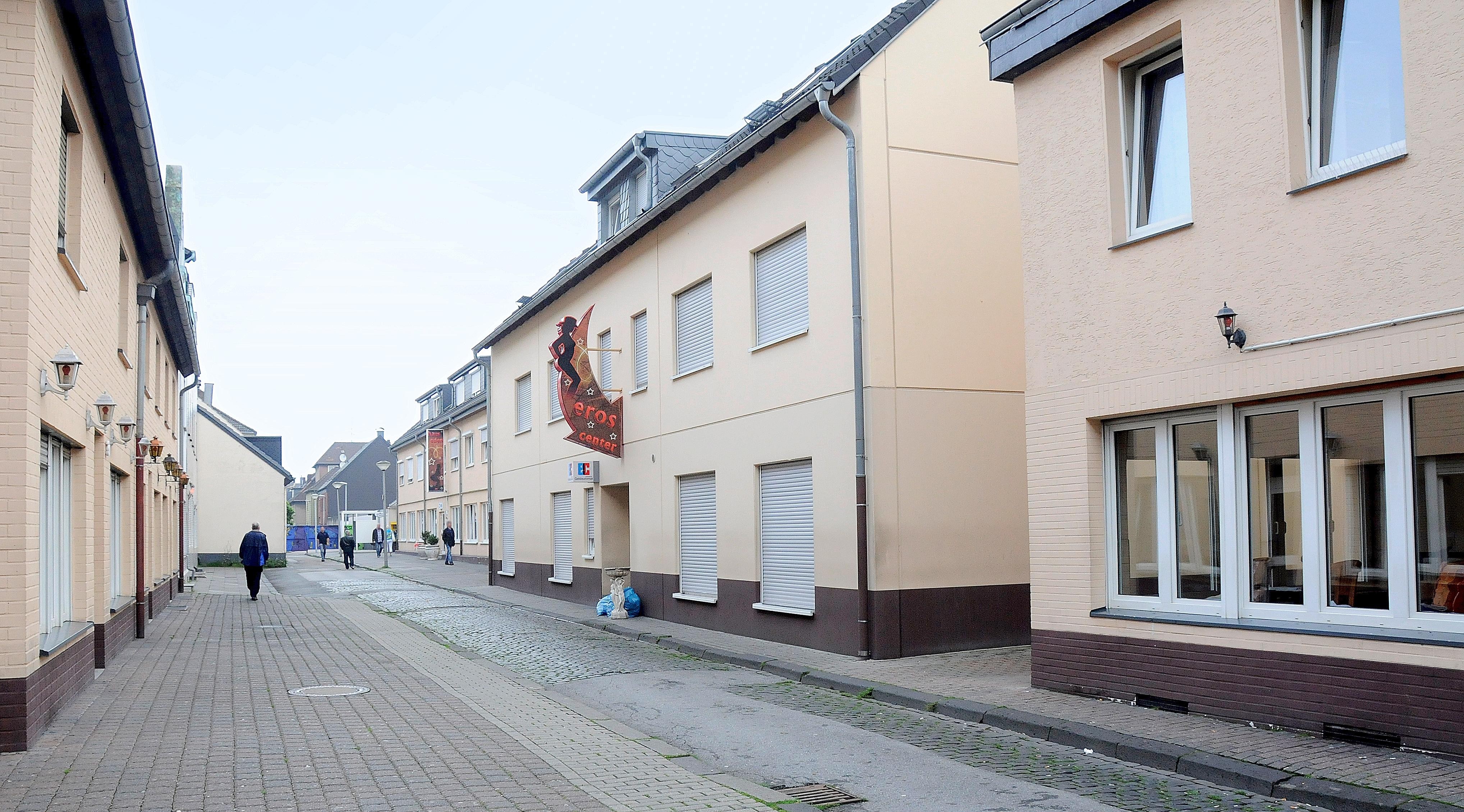 Die Betreiber eines Bordells an der Flasshofstraße in Oberhausen laden zu einer Besichtigung ein.Foto: Gerd Wallhorn/WAZ FotoPool