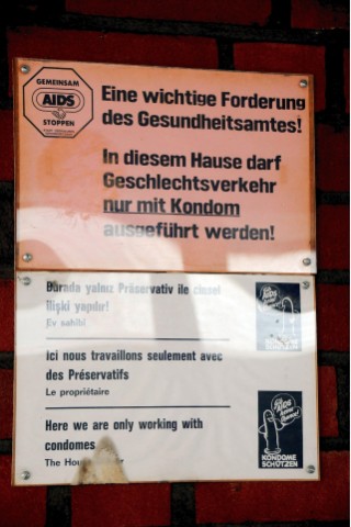 Die Betreiber eines Bordells an der Flasshofstraße in Oberhausen laden zu einer Besichtigung ein.Foto: Gerd Wallhorn/WAZ FotoPool