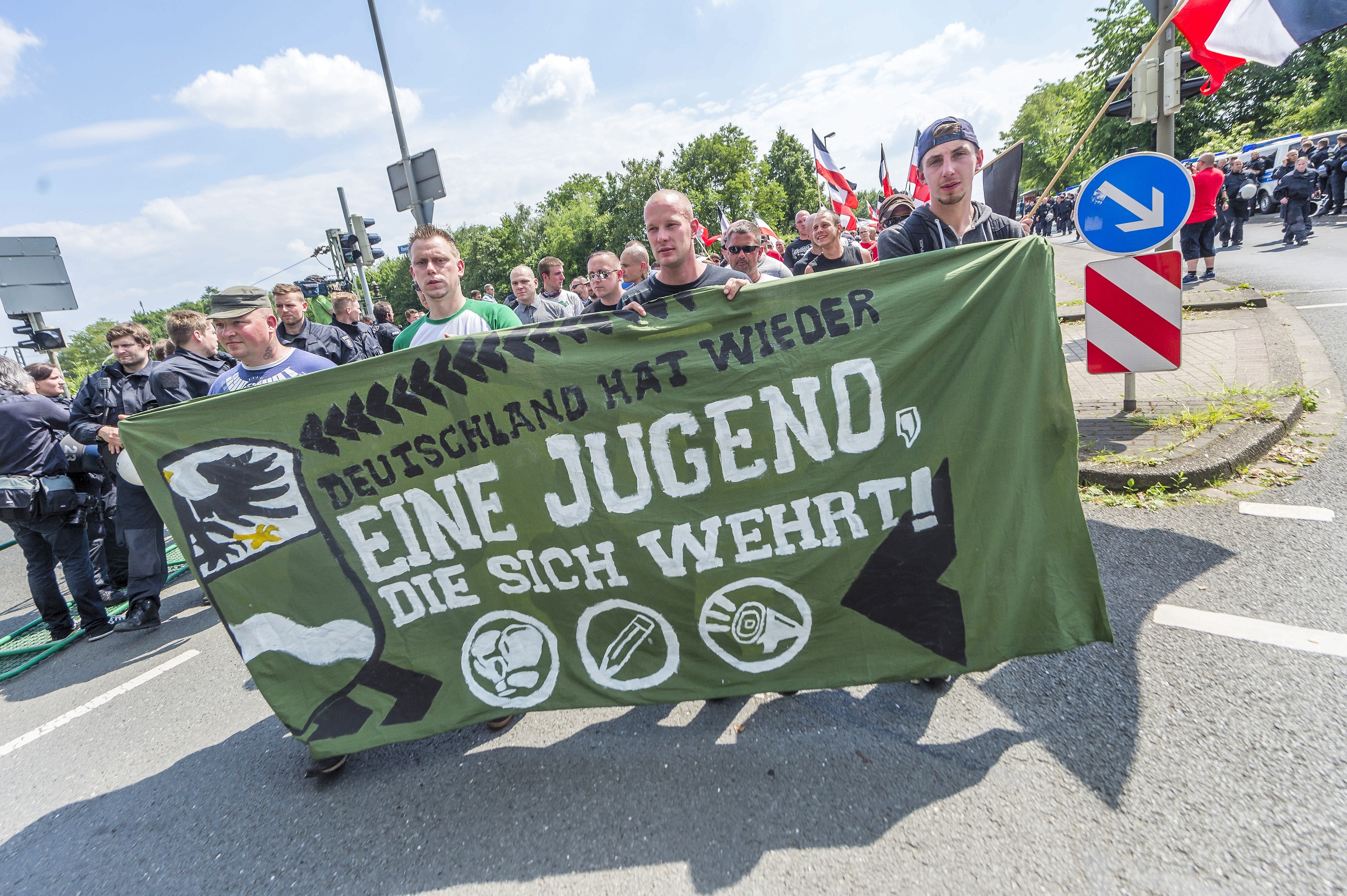 Rund 1000 Neonazis marschierten am 4.6. durch Dortmund.