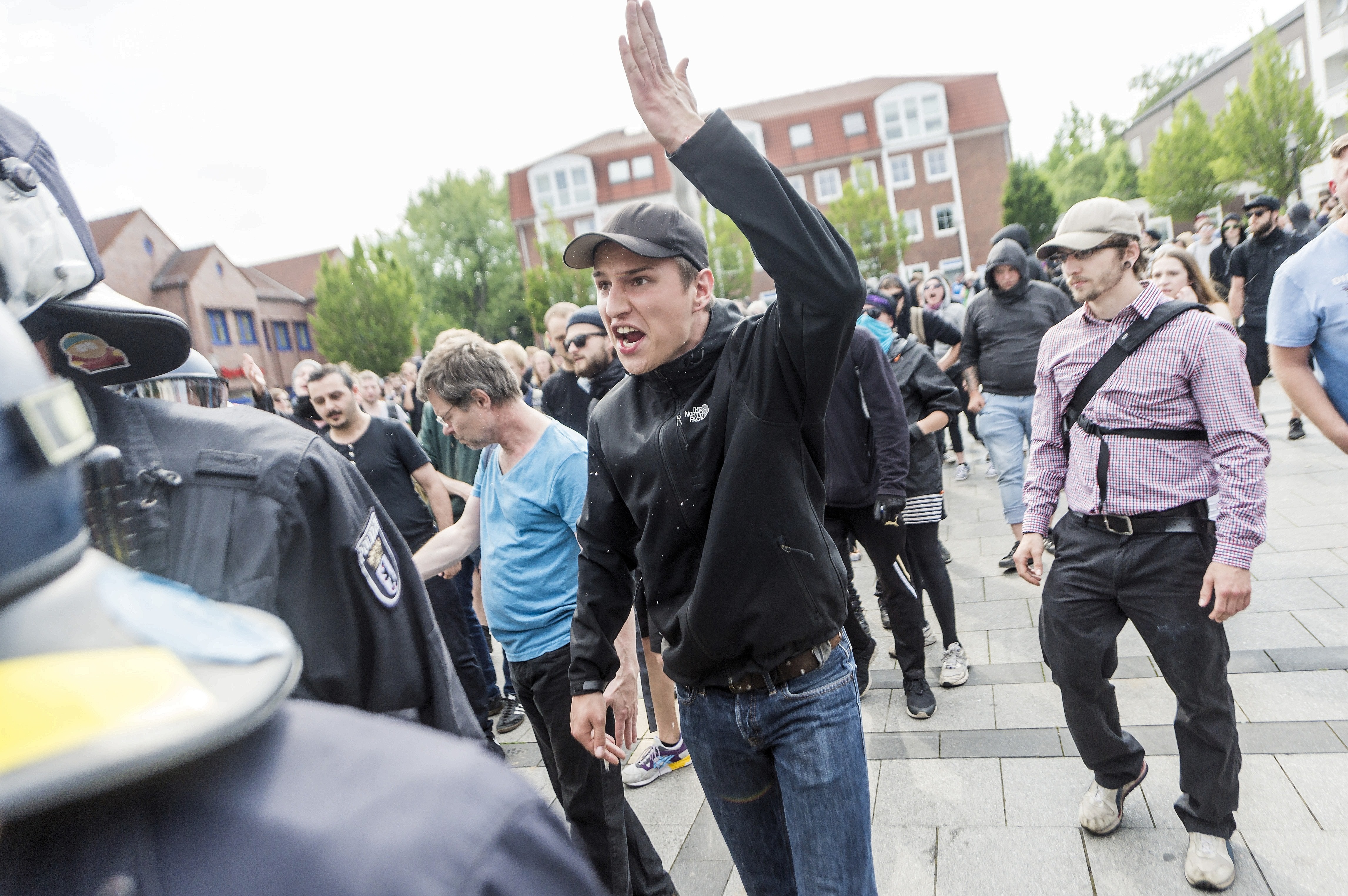 Rund 1000 Neonazis marschierten am 4.6. durch Dortmund.