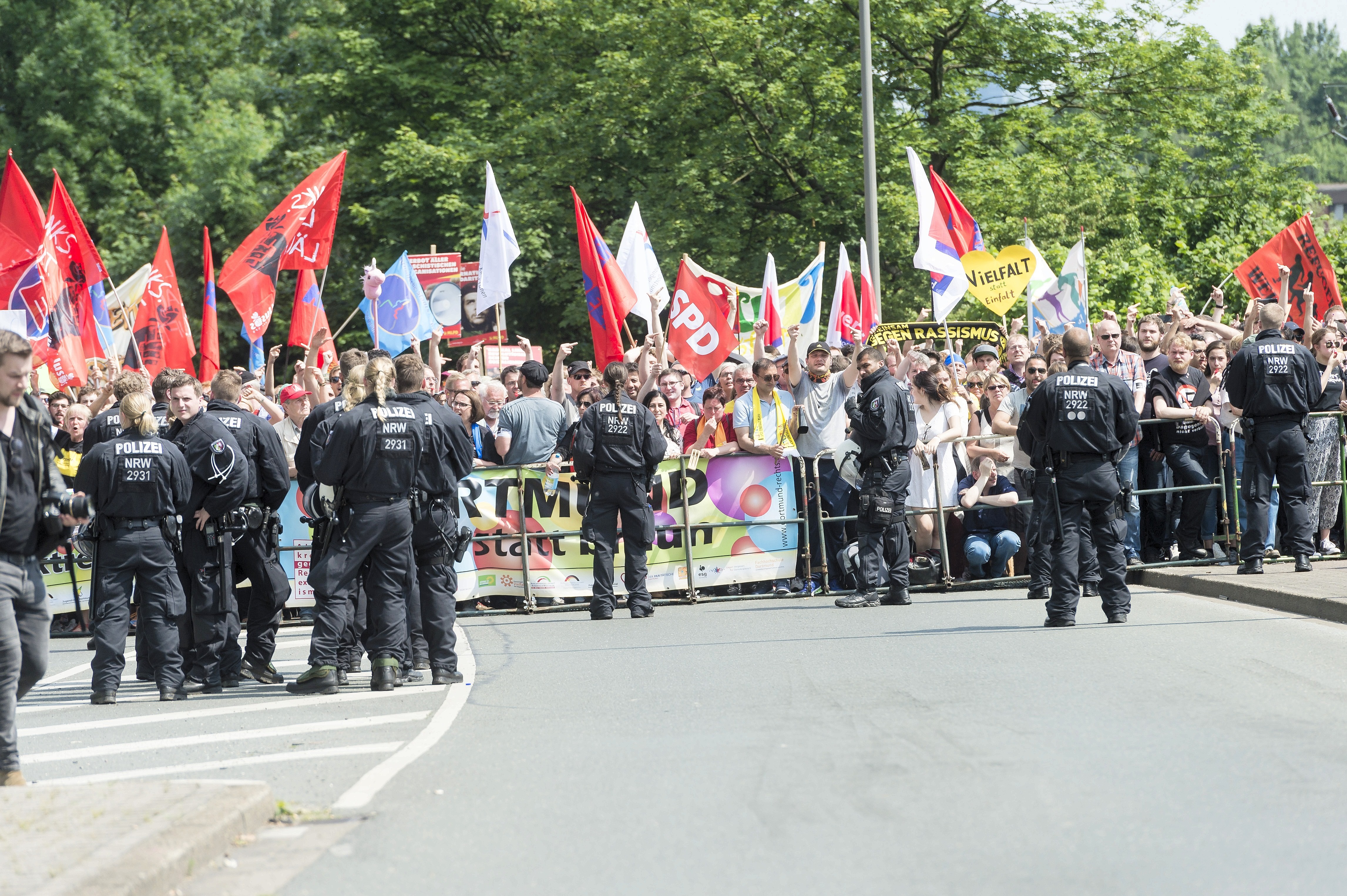 Rund 1000 Neonazis marschierten am 4.6. durch Dortmund.