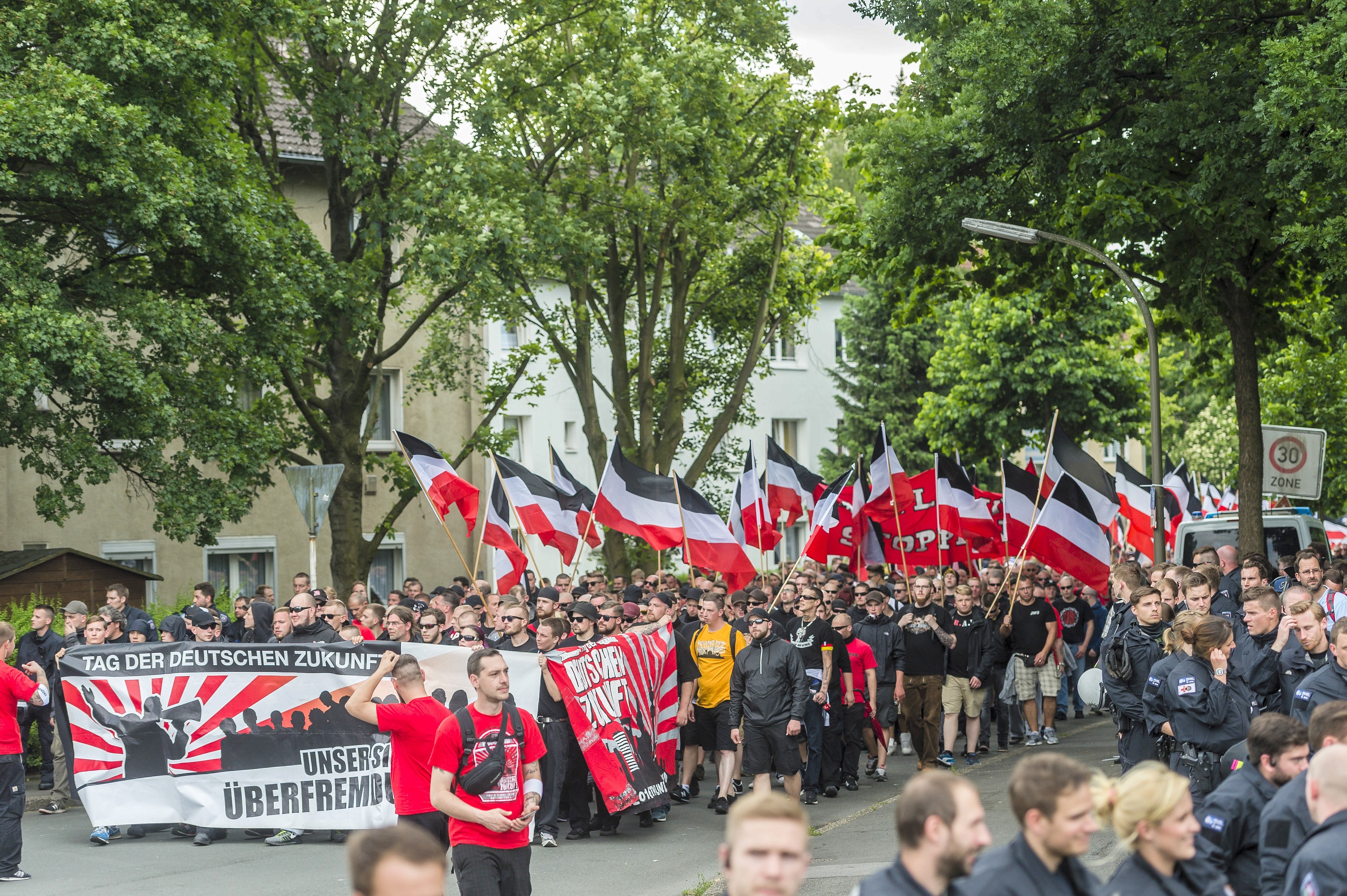 Rund 1000 Neonazis marschierten am 4.6. durch Dortmund.