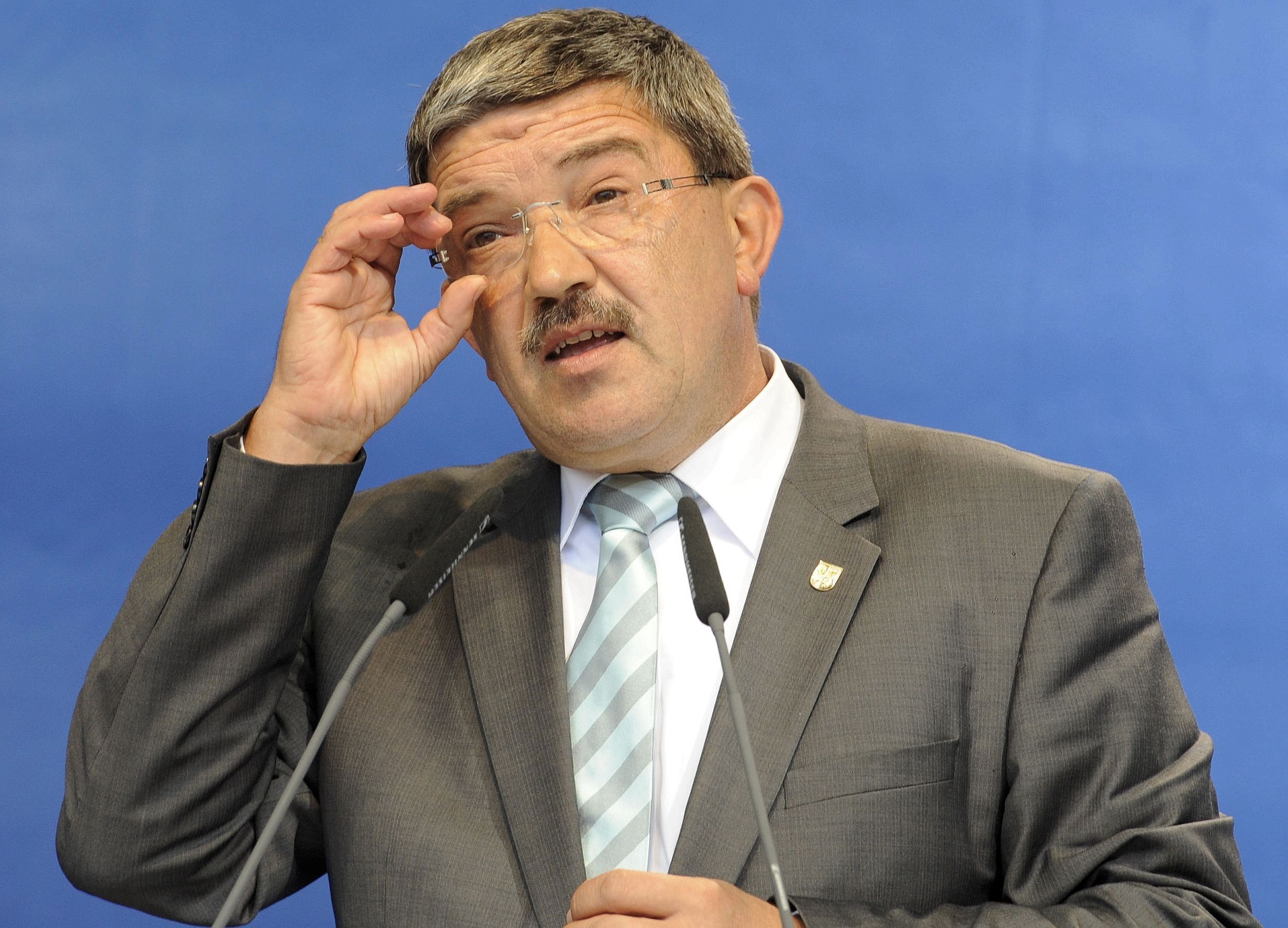 ...tritt außerdem eine Verwaltungsreform in Kraft, für die Caffier im Detail verantwortlich ist. Die Reform bringt eine Einteilung neuer Landkreise mit sich. Ein Wermutstropfen der Wahl:
