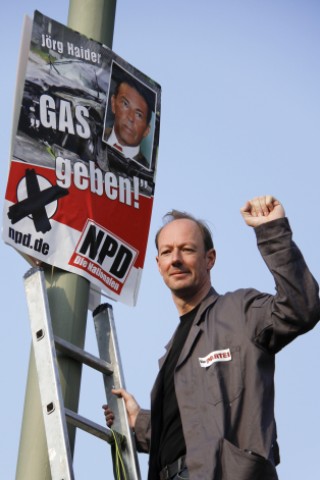 ...für Martin Sonneborn von der Satirepartei Die Partei, die hier in Berlin tatsächlich antreten durfte und die...(See attached file: DiePARTEI-6378.jpg)