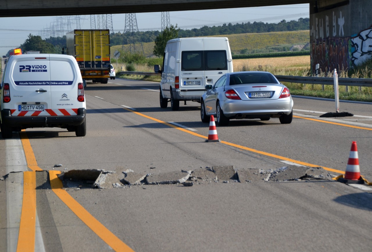 Wegen der großen Hitze können immer wieder Betondecken auf Autobahnen aufbrechen.