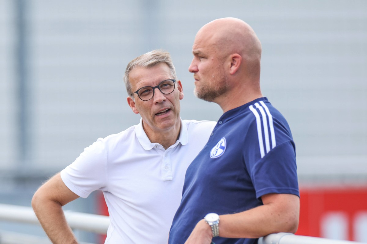 Die Schalke-Bosse Peter Knäbel und Rouven Schröder im Gespräch.