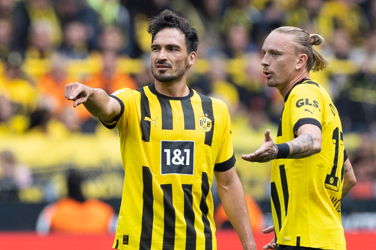 Borussia Dortmunds Abwehrduo Mats Hummels und Marius Wolf im Gespräch.