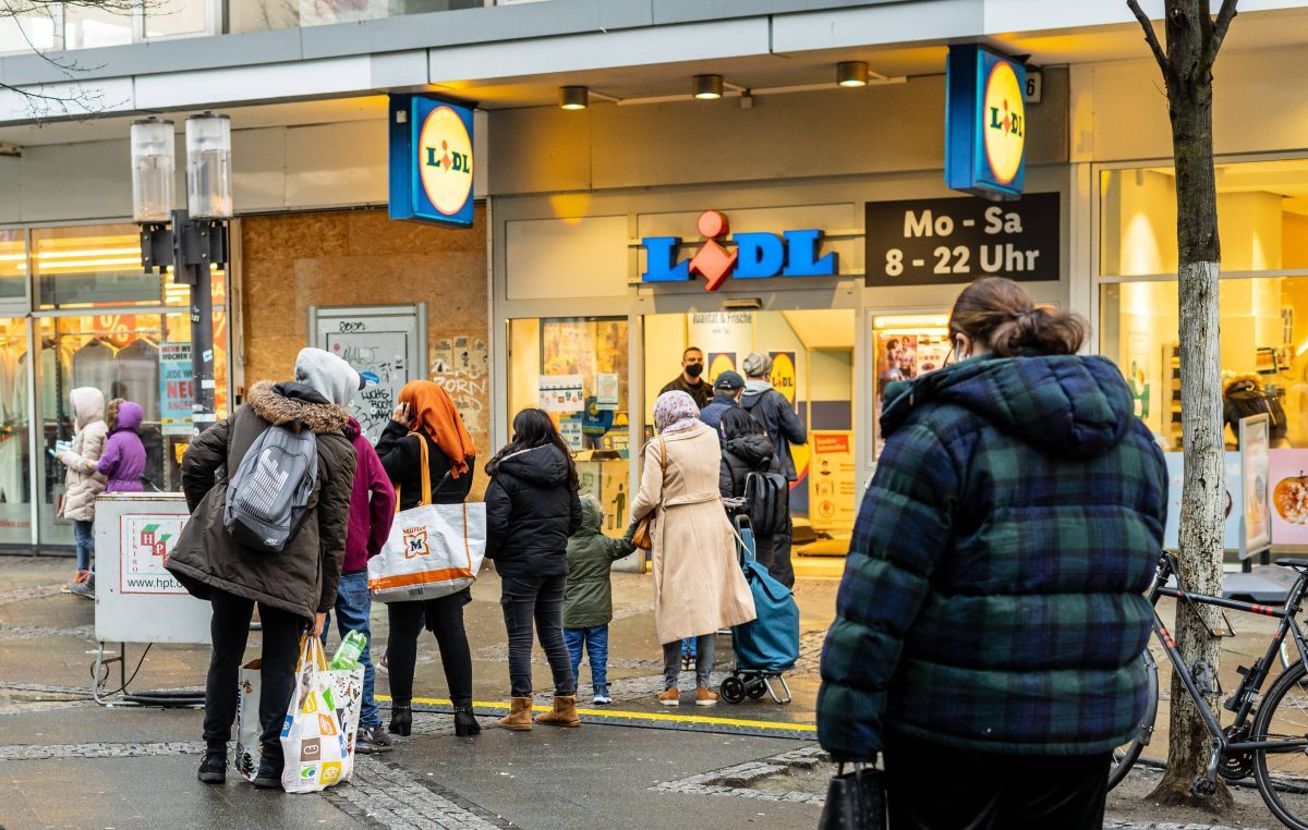 Lidl Schlange vor einer Filiale