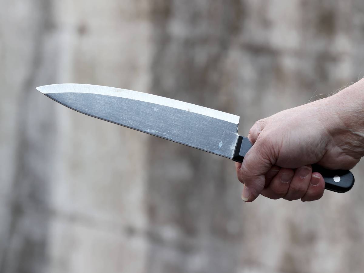 NRW: Eine Person zÃ¼ckt ein Messer