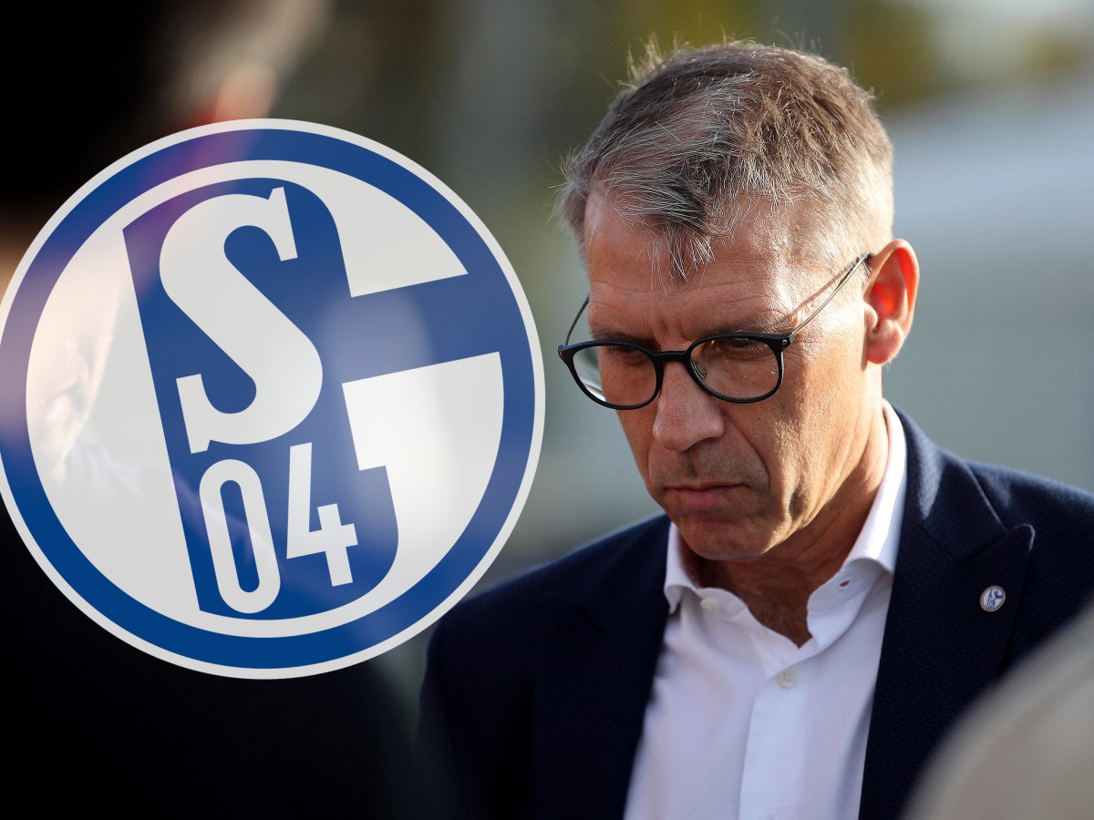 Peter Knäbel neben dem Wappen des FC Schalke 04.