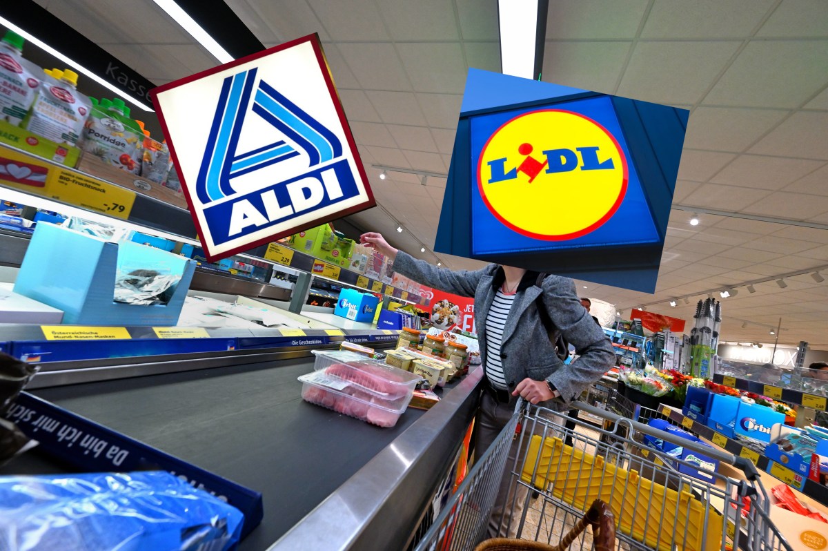 Aldi, Lidl und Co.: Eine Kunden an einer klassischen Kasse