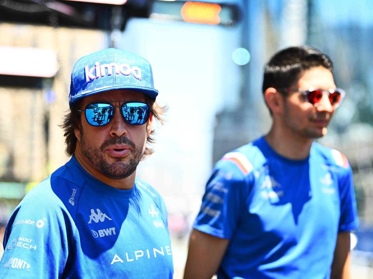 Ocon und Alonso schauen sich nicht an.