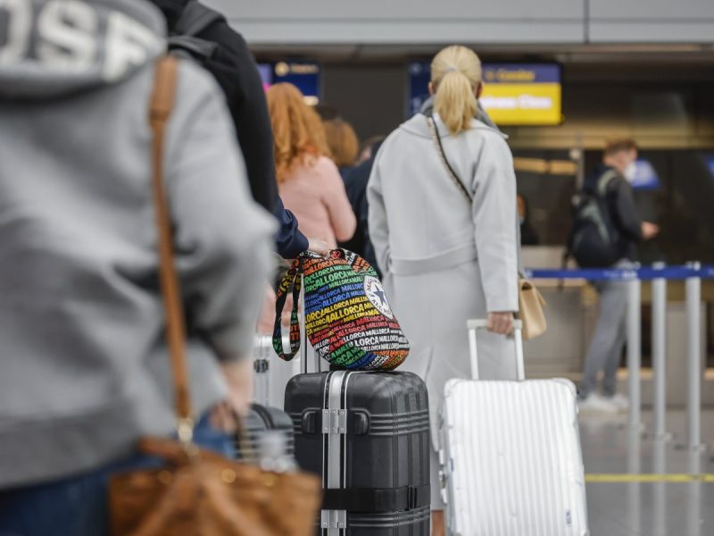 Flughafen Düsseldorf Warteschlange