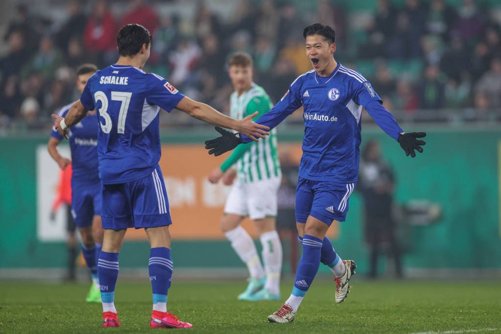 Soichiro Kozuki jubelt über sein Tor für den FC Schalke 04.