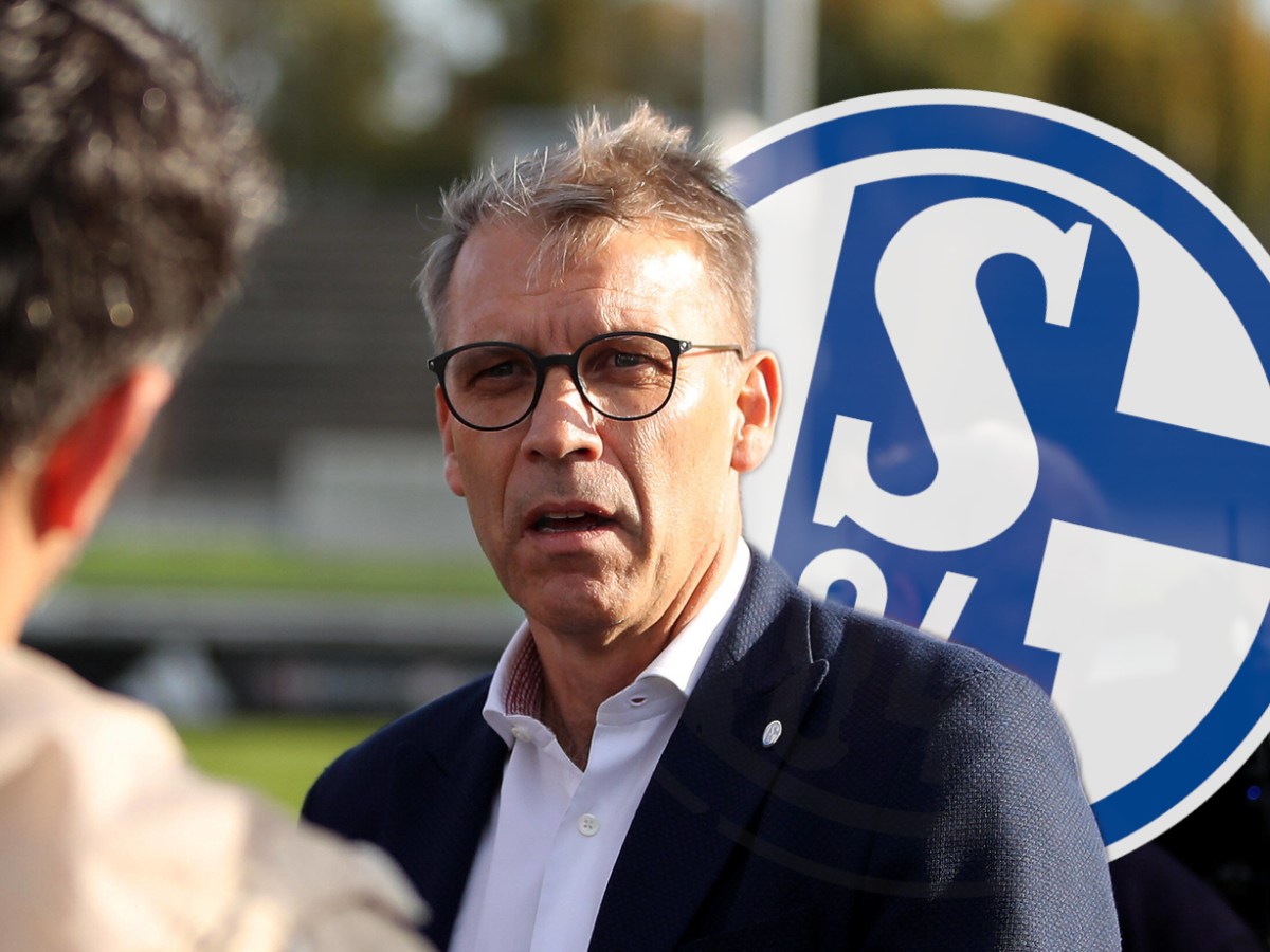 Peter Knäbel auf dem Trainingsgelände des FC Schalke 04 im Journalistengespräch.